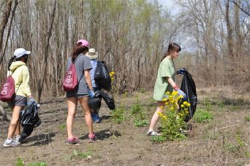 Students Cleaning Up the River